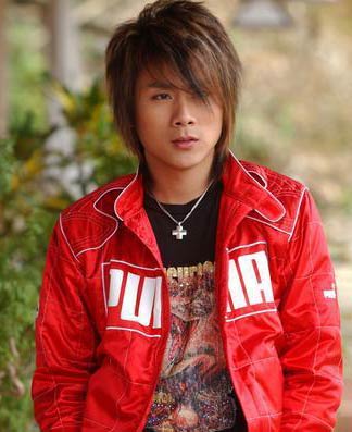 5566成员王仁甫也是推崇裸睡的成员.但是在一次地震的时候却"出了事".