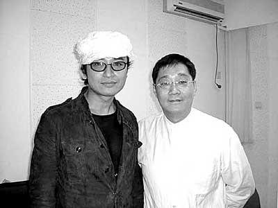 苏越(右)成了马景涛的音乐老师在《太祖秘史》中扮演努尔哈赤的马景涛