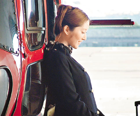  雪狼湖>演出受赞赏 许慧欣空姐打扮迷死人(图)