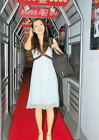 亚洲小姐选举首轮面试 周润发胞姊带女争锋(图)