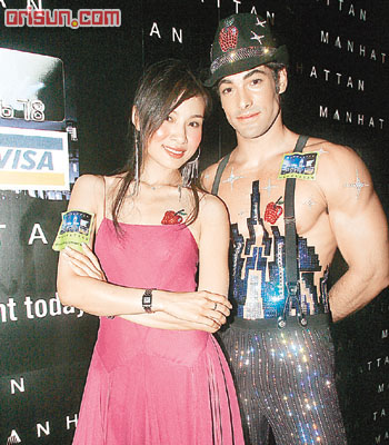 泡吧遇豪放女吴嘉龙遭摸屁股挑逗组图