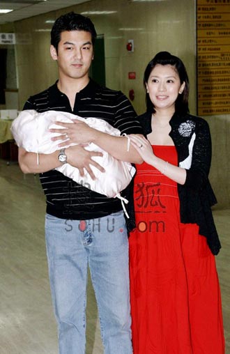 贾静雯因负面新闻太多遭剧组换角后,日前传出准婆婆刘曙光对准媳妇没