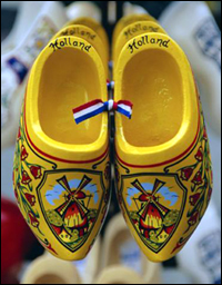 荷兰流传下来的木鞋