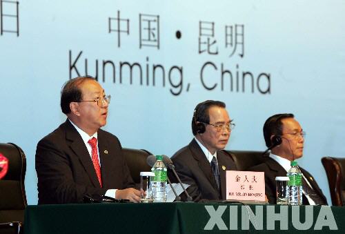 中国财政部长金人庆主持大会开幕式.